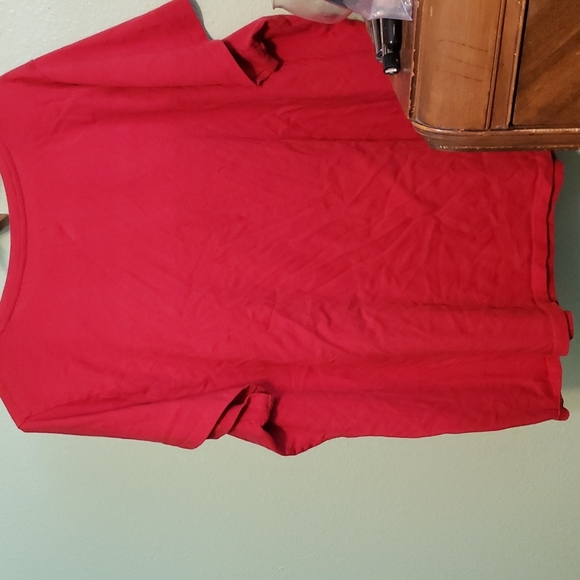 A red brand XXXXX shirt - Picture 2 of 2